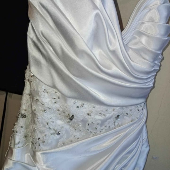 Elegant White Strapless Gown - Picture 6 of 8